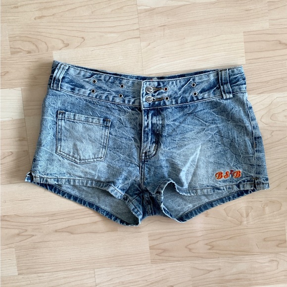 Mid Rise Vintage Denim Shorts - Picture 4 of 10
